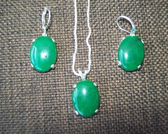 SALE! Kelly Green Quartz Pendant and Earrings Set in Sterling Silver