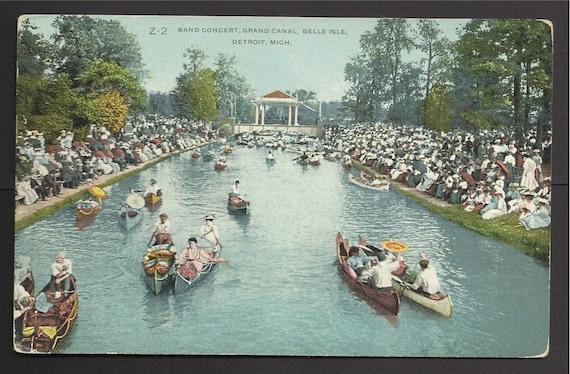 Vintage Postcard - Band Concert, Grand Canal, Belle Isle, Detroit, Michigan  (389)