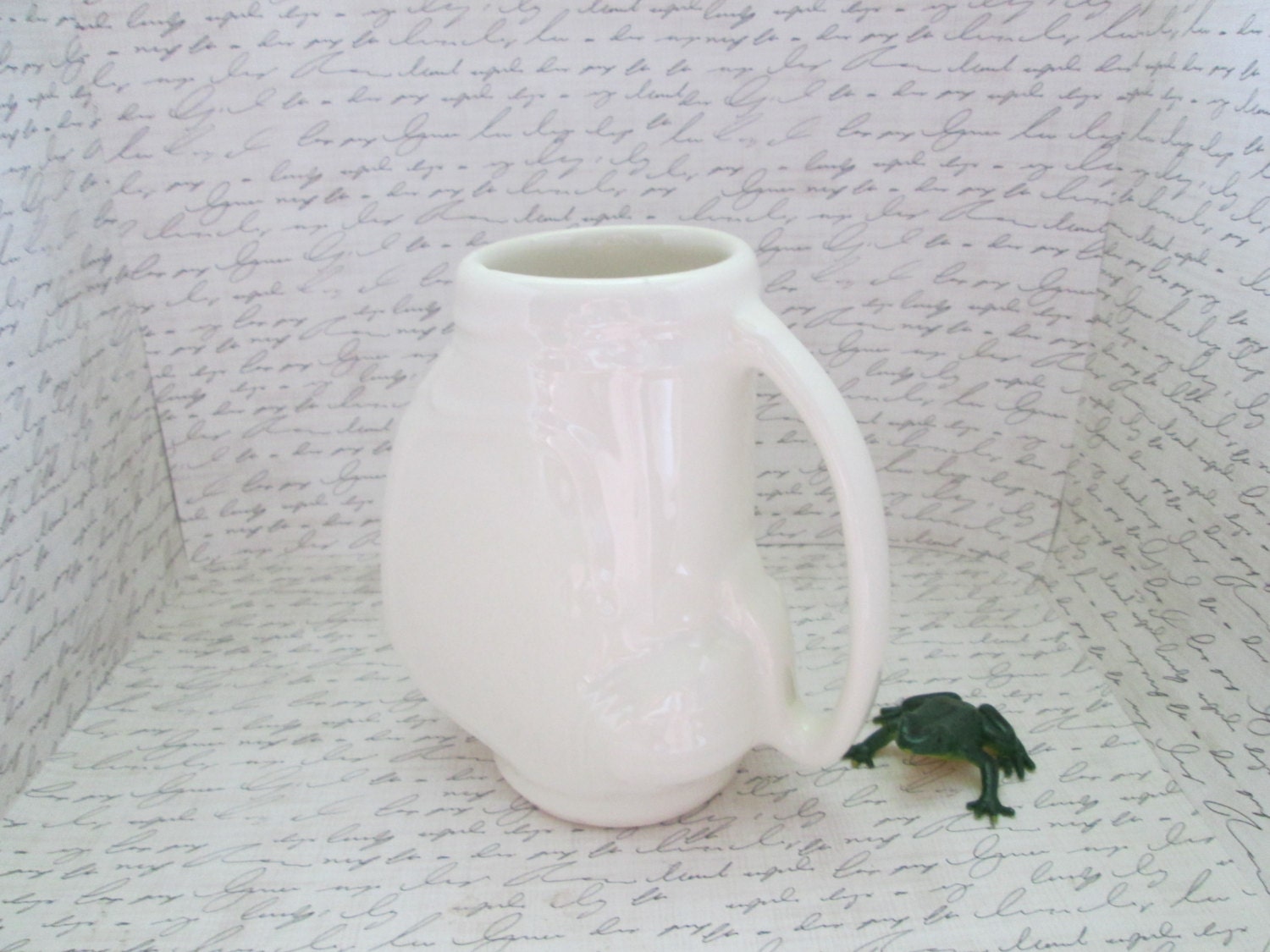 White Golf Bag Vase Detailed with Ball Pocket and Strap Ceramic Vase