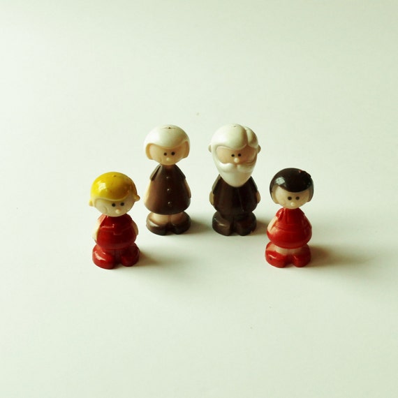 little plastic figurines