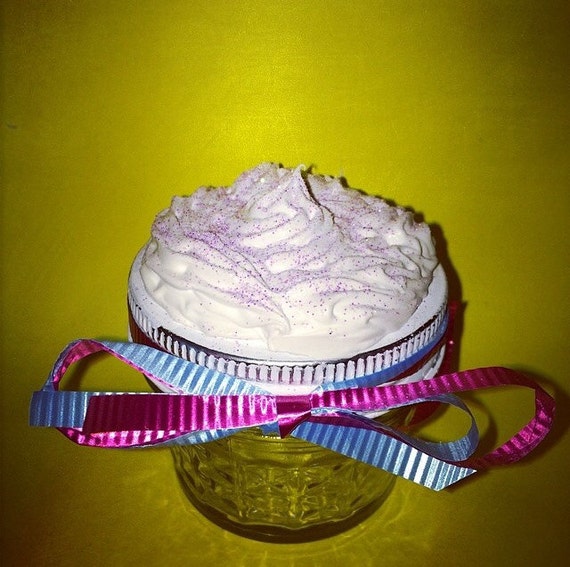 Items similar to Cupcake Trinket Box on Etsy