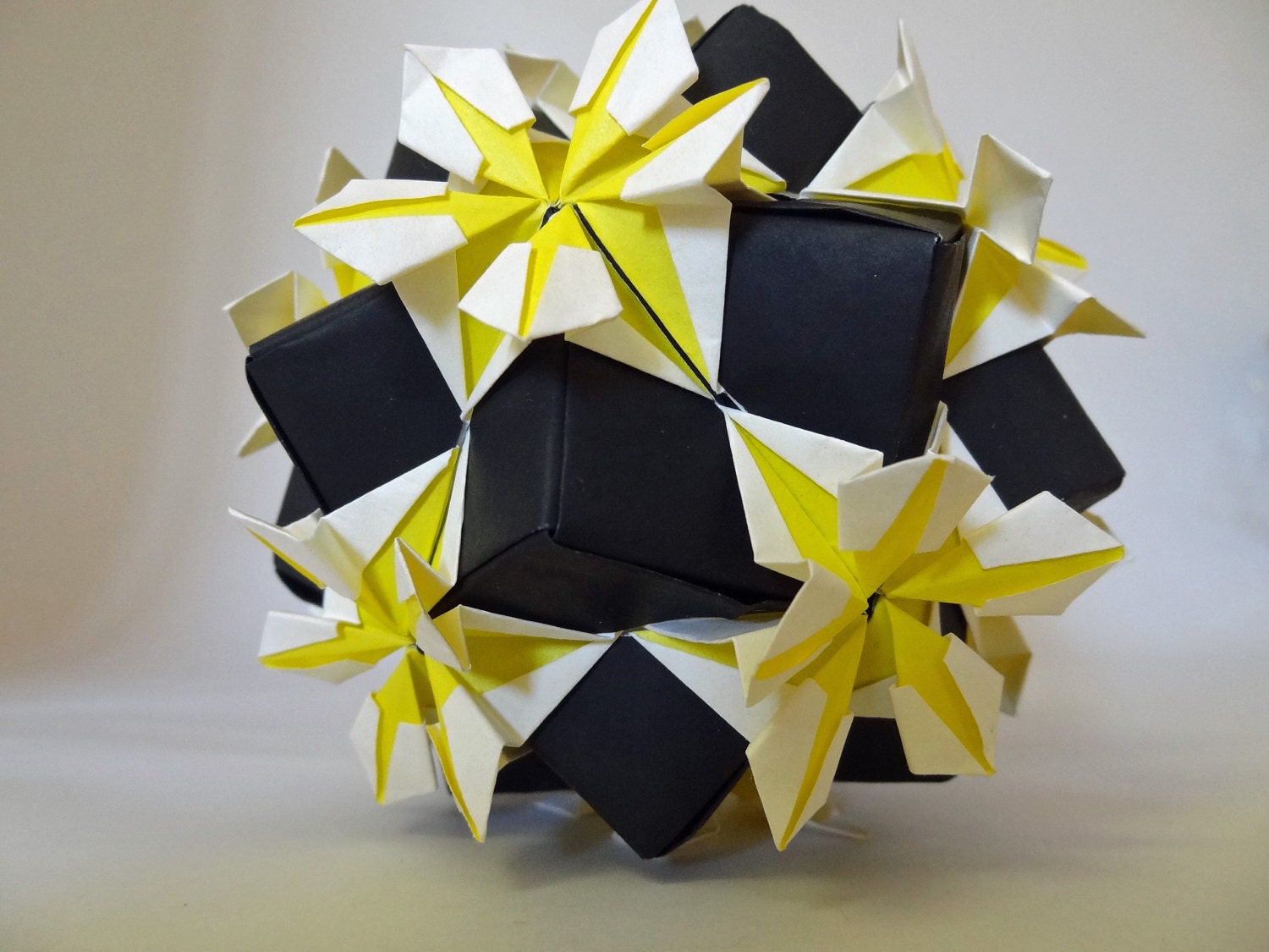 origami star-flower ball Inorigami Kusudama Star by / Origami Ball Flower With Bell