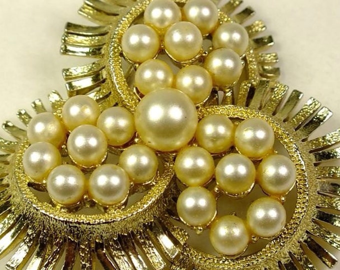 Storewide 25% Off SALE Lovely Vintage Coro Brooch in a goldtone setting with faux pearls signed