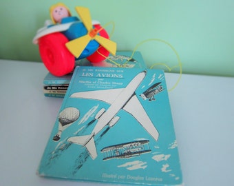 Je me renseigne sur les avions by Martha and Charles Shapp - Vintage French Children Book