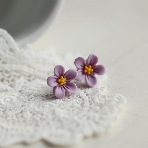 FMJ Creation: lucy. little wild flower stud earrings in romantic purple colour