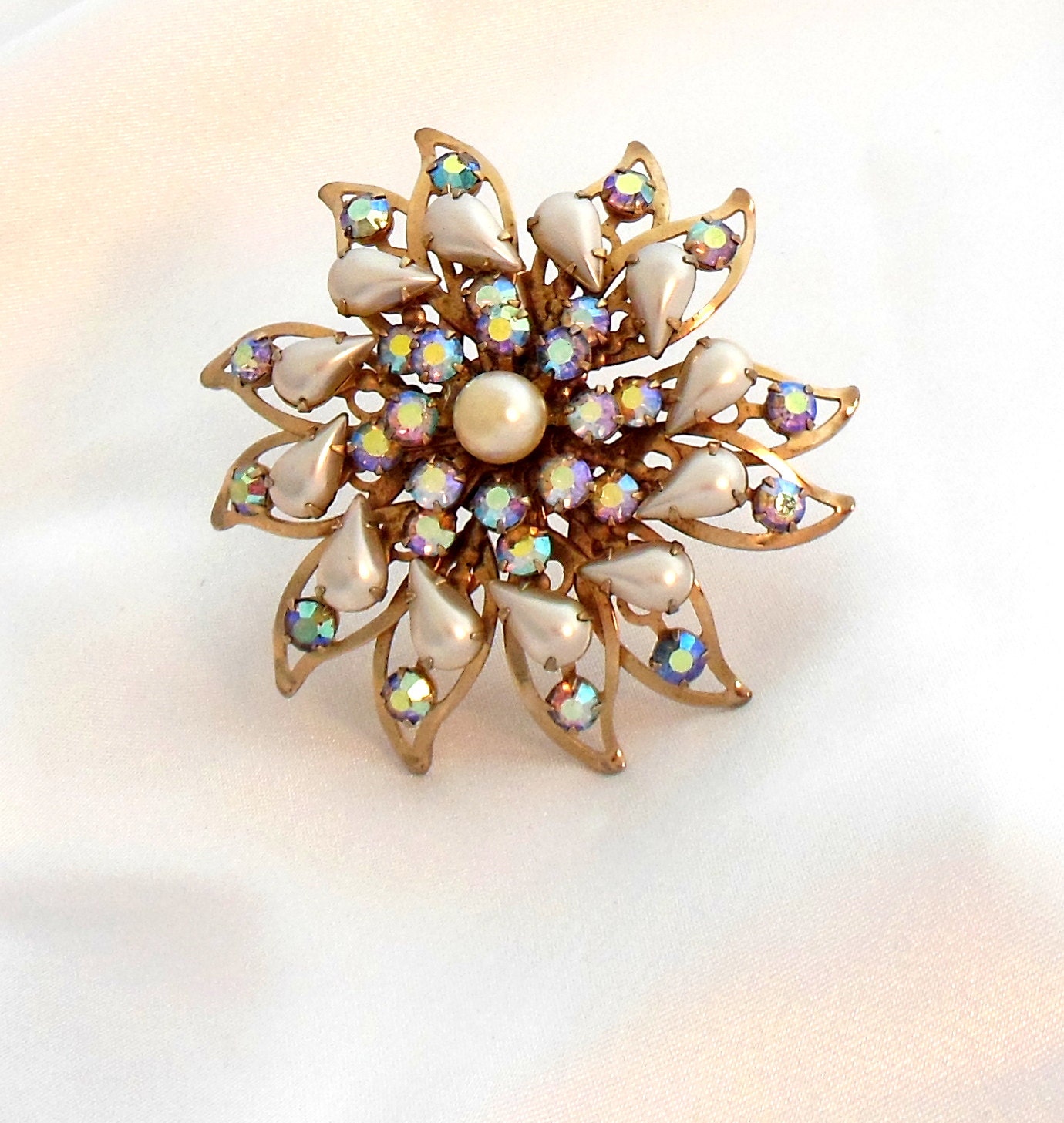 Vintage brooch Pearl and Aurora Borealis