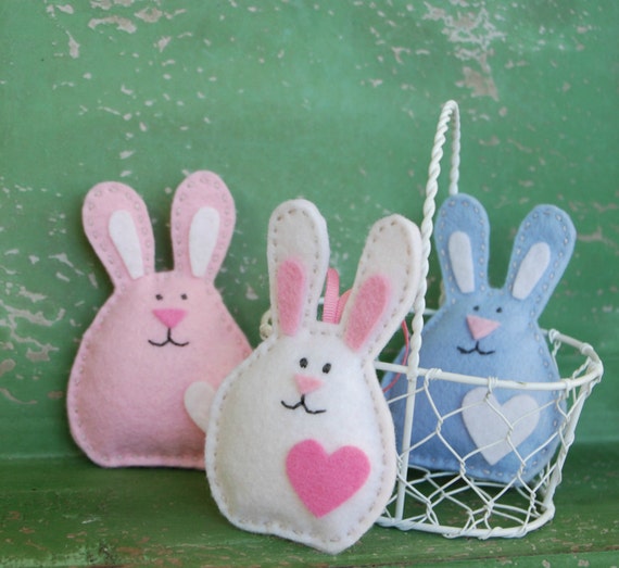 Items similar to Set of 3 Felt Bunnies - Easter Decoration - Pink ...