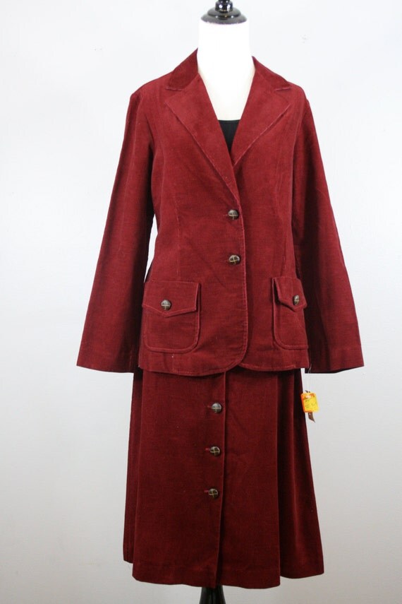 maroon corduroy skirt outfit