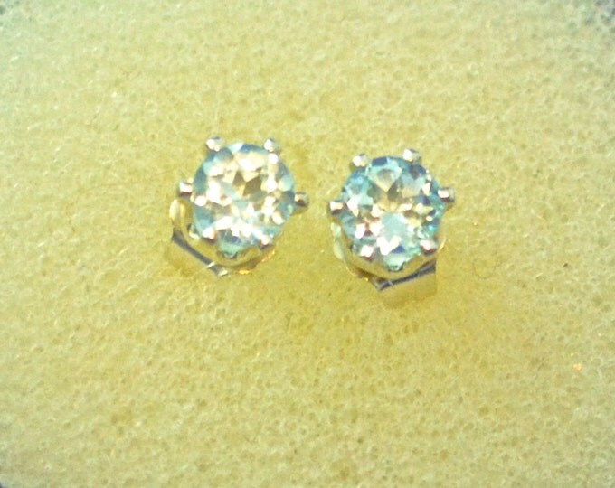 Sky Blue Topaz Studs, 4mm Round, VVS, Bright Blue, Excellent Luster, 0.80ct E372