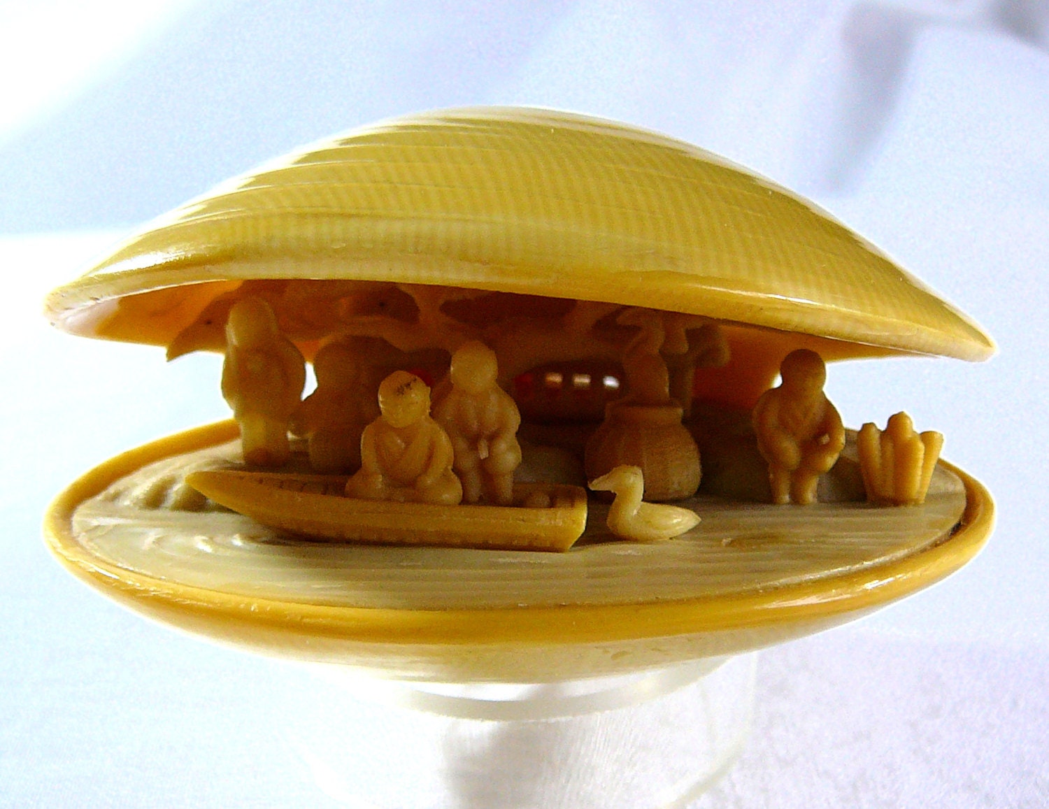 CELLULOID Hand Carved CLAM SHELL Detailed Sculpture Boat