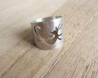 Cat ring, Sterling Silver ring, hand pierced, handmade. Choose size. Cat lovers, katzenring, chat, neko, gato, meow, gat, animal shape.