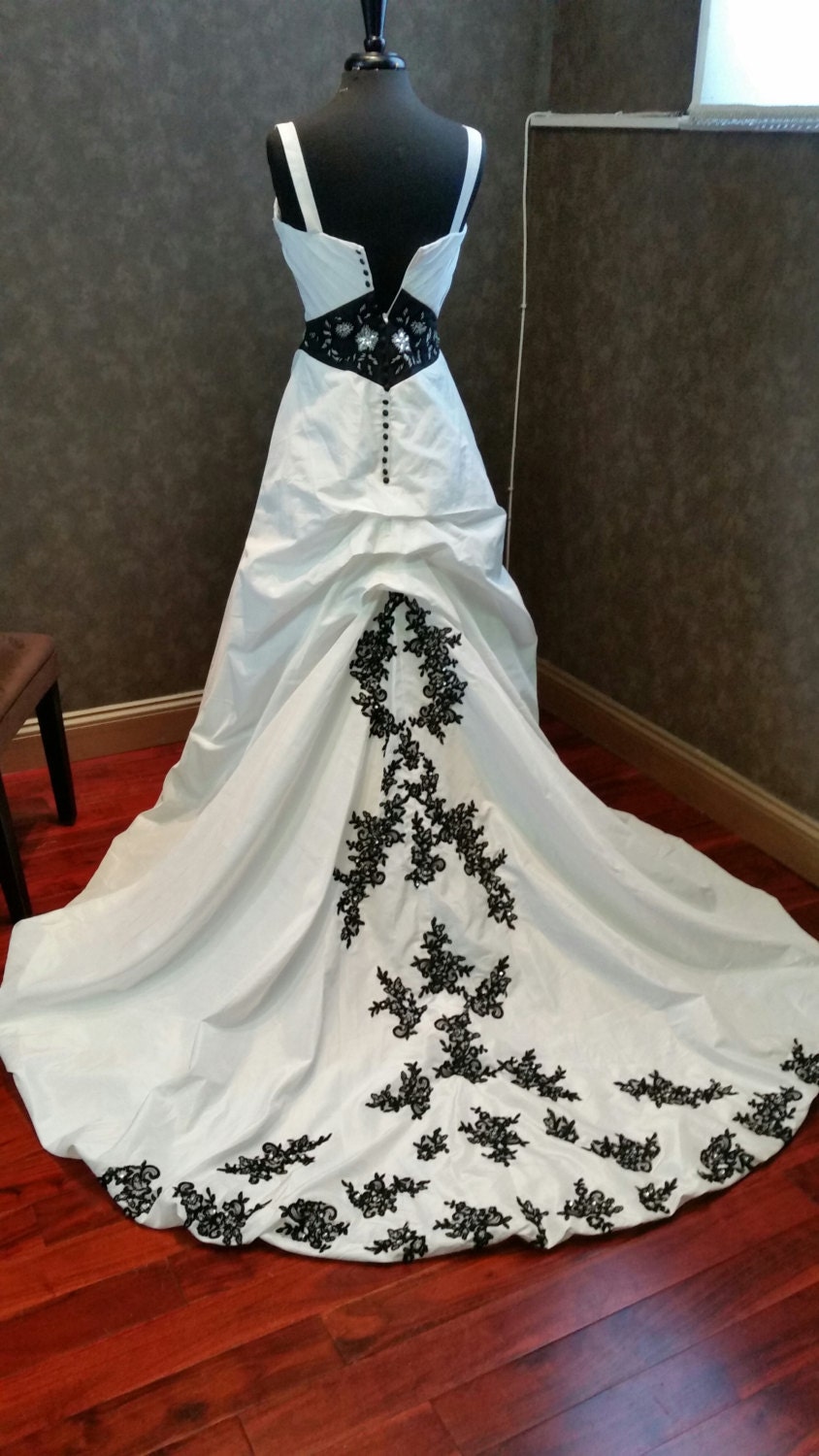 Stunning Vintage Goth Black and White Wedding Dress with