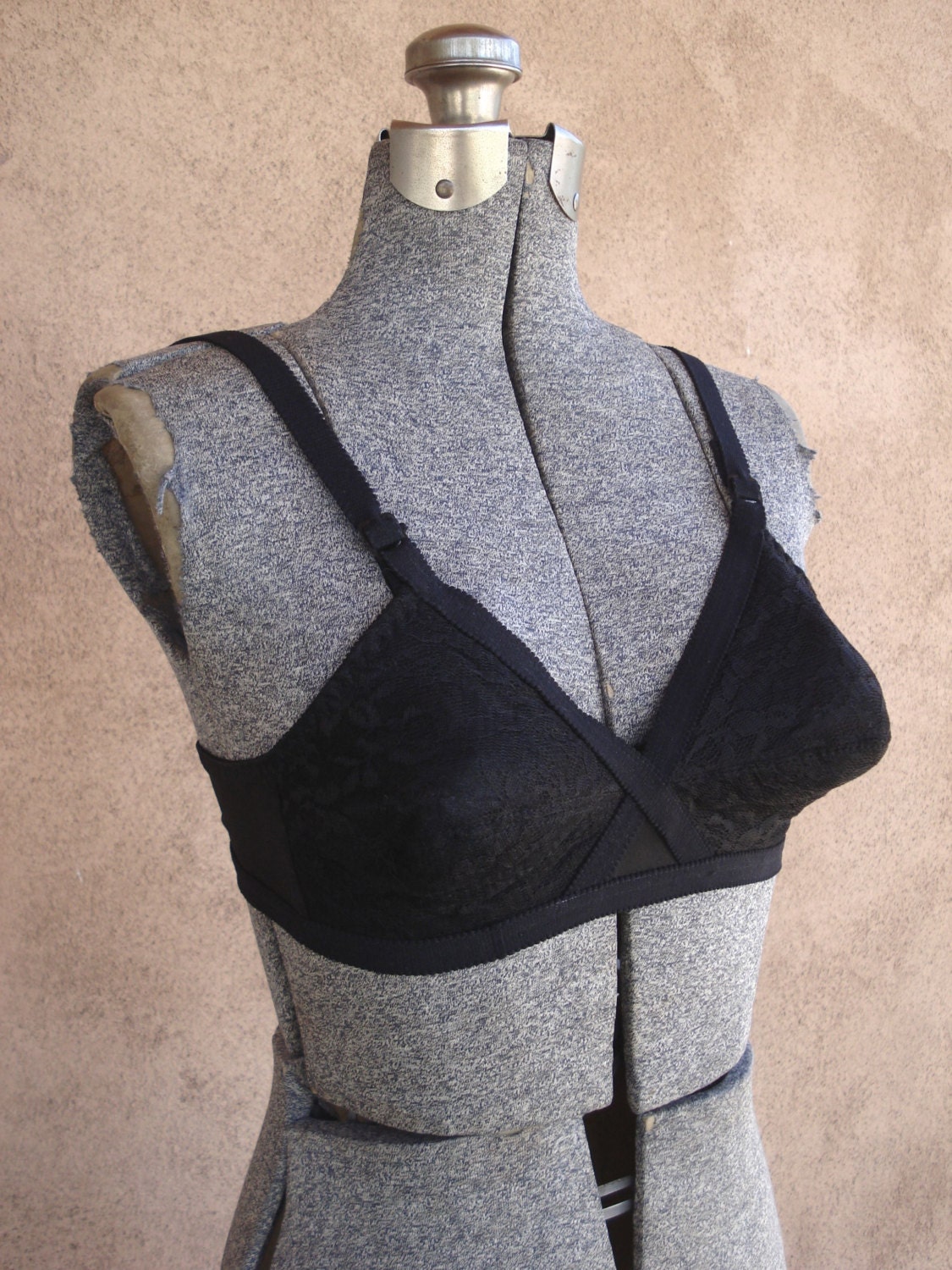 Vintage 1960s Bullet Bra Black Lace 34B 36A 2012469