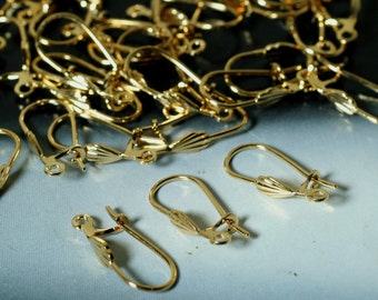 Earwire, gold-plated brass, 17.5mm kidney with 6x3.5mm shell with open loop (item ID F8530FD)