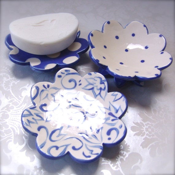 blue pottery dishes : set of 3 / delft blue