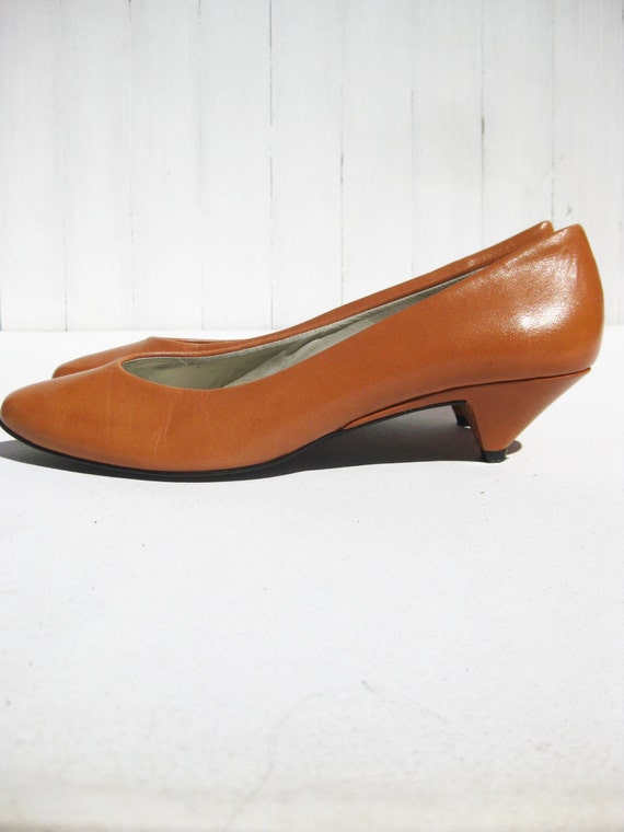 70s Kitten Heel Camel Leather Pumps High Heels Pointed Toe 7 Half ...