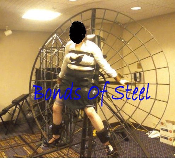 Spinning BDSM Bondage Wheel Dungeon Furniture Bonds Of Steel