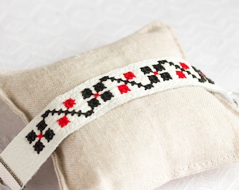 Leather embroidered bracelet - Ethnic Ukrainian embroidery - br010