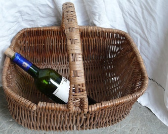 Picnic Basket, Antique Wicker, pique-nique, The french home, French country life, countryside France, outdoors Europe, granny's basket,