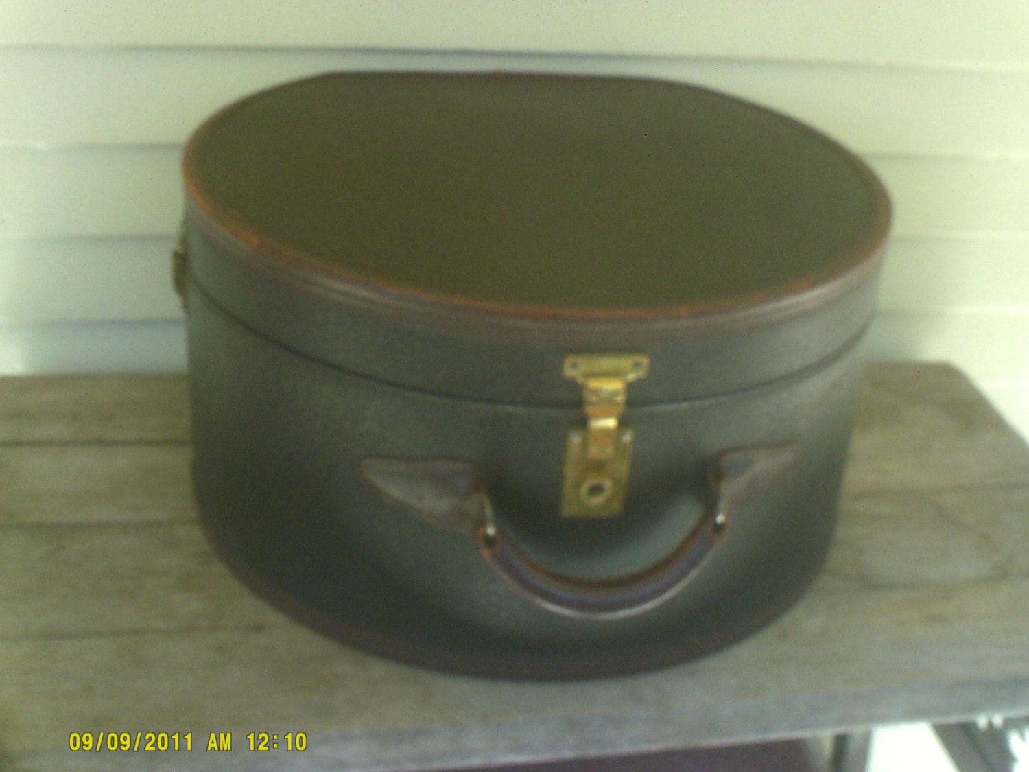 Vintage Hat Box Travel Case / Antique Round Suitcase