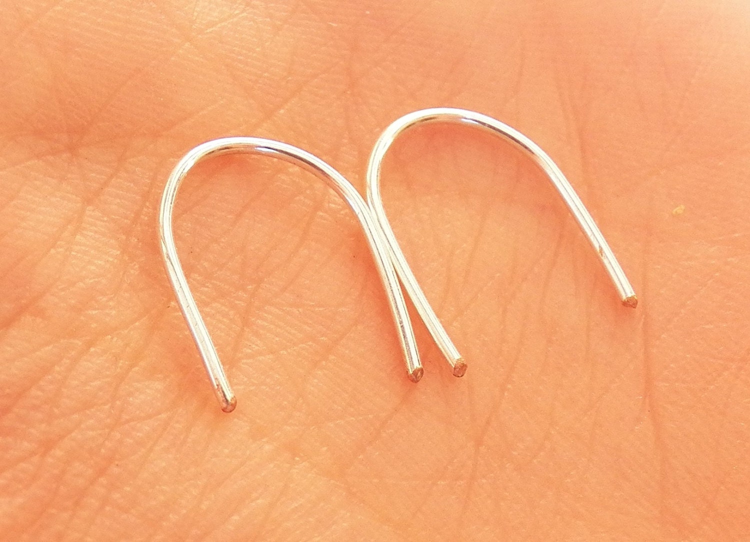 Arc shaped earrings short upside down Omega U horseshoe