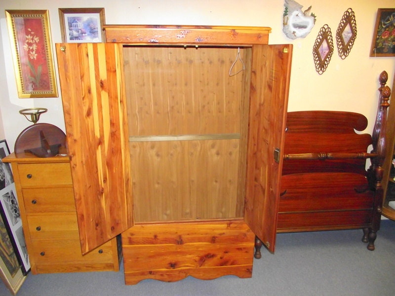 Genuine Kincaid Robes CEDAR Armoire Wardrobe Closet with