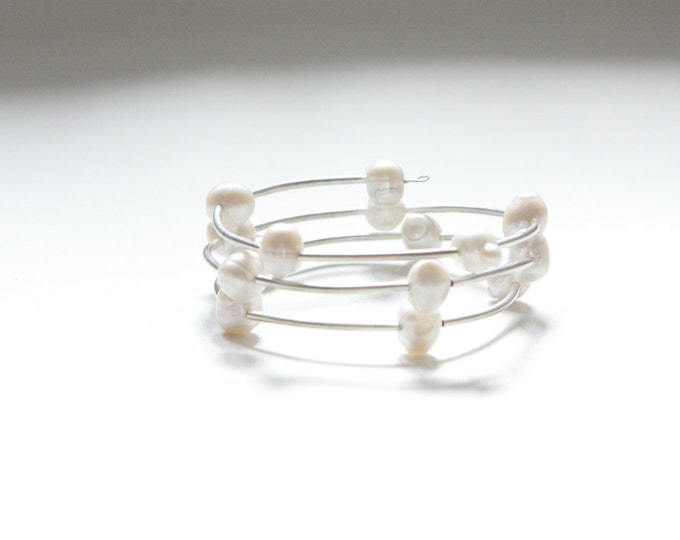 Pearl bracelet, pearl cuff, cuff bracelet, baroque pearl bracelet, memory wire bracelet, one size bracelet, women cuff, woman bracelet
