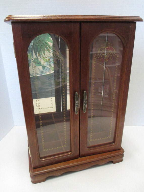 Vintage dresser style jewelry box with inside jewelry tray