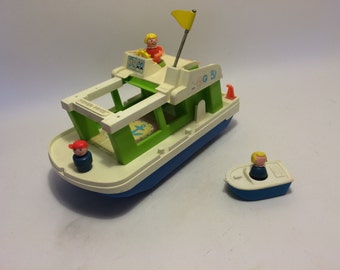 Fisher Price Happy Houseboat with LIttle People 1972 Vintage 70's toys