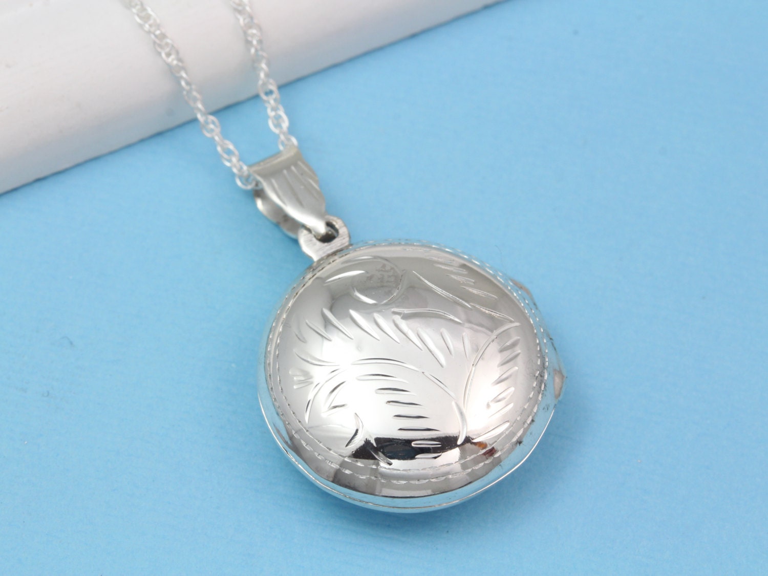 Sterling Silver Lockets Necklace Round Locket Necklace