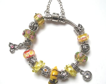 Magnificent bracelet glass pearls and matched bracelet charms of which a craft(home-made) pearl " Cat(Chat) Tiger ".