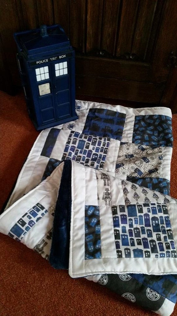 Doctor Who Classic TARDIS Large Throw Blanket ...