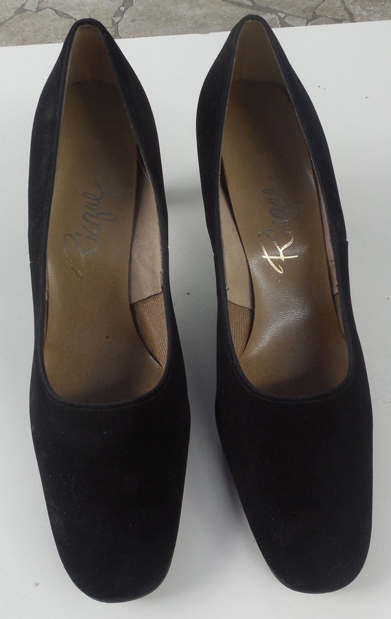 Vintage Pair of Womans Risque Black Pump Heels 2 1/2 Inch