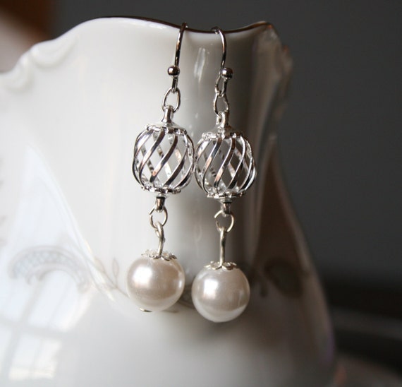 Silver wire opened bead with a pearl pendent