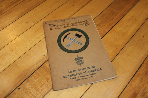 VIntage Boy Scouts Pioneering Merit Badge Book 1939