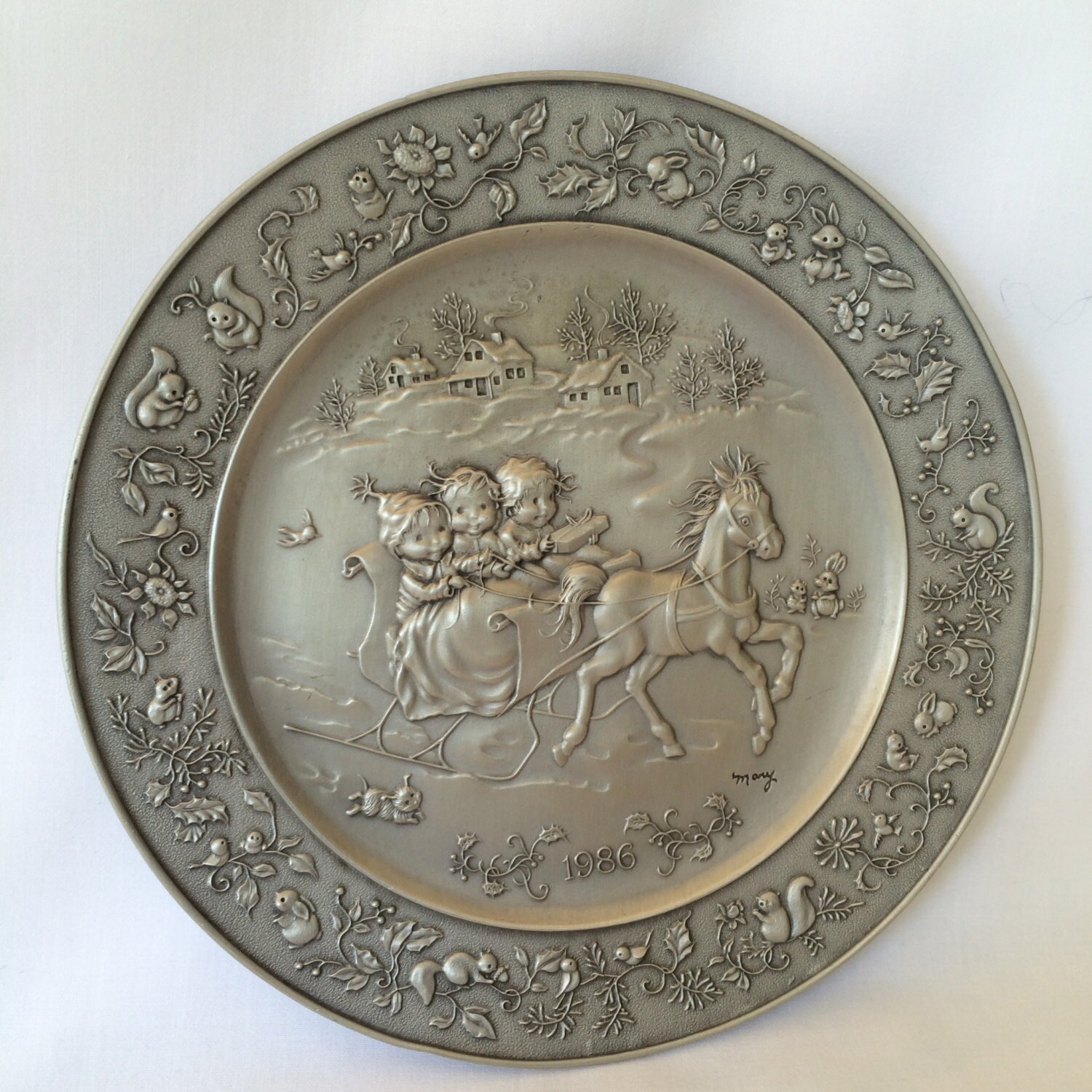 Hallmark commemorative Holiday Pewter Plate 1986 by DotnBettys