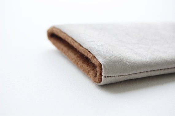 Modern phone sleeve in grey with contrasting felt by StudioMI2