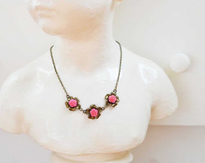 FLORAL MOTIFS Necklace made of metal brass with roses of polymer clay