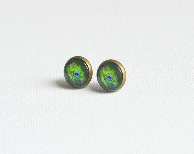 ANIMAL PRINT Stud Earrings metal brass depicting fashionable the peacock feathers, Safari, Glamour, Style, Birds, Green