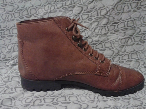 brown laceless boots