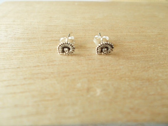 6 mm Small Nautilus Post Stud Earrings. 92.5 % Oxidized