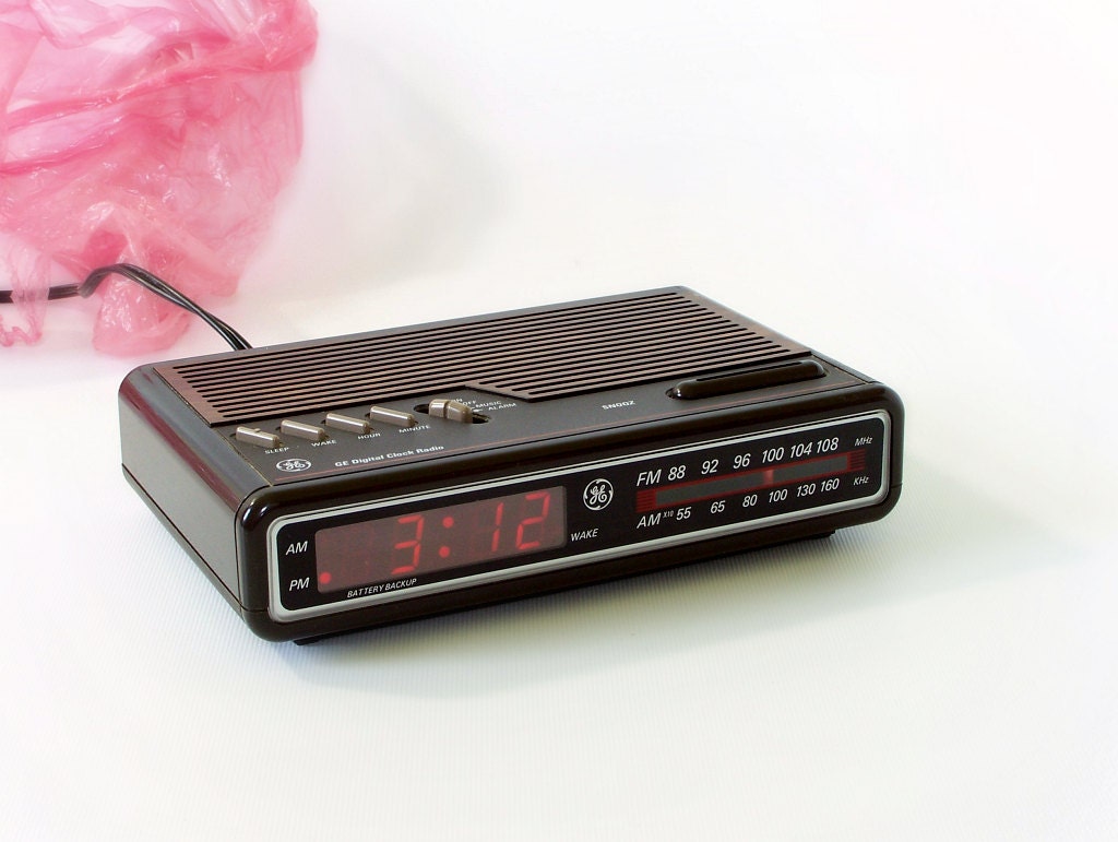 1984 GE Alarm Clock Radio Vintage model 74612A by TheWhitePelican