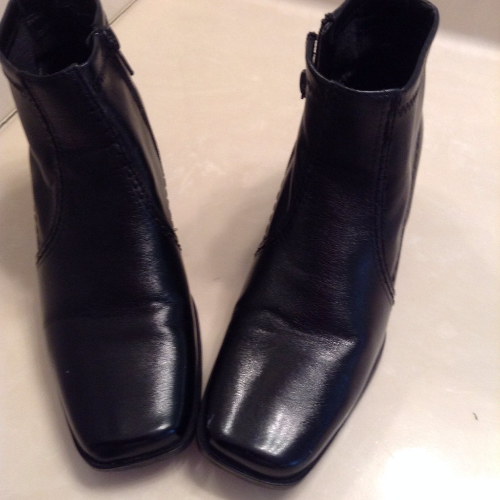 Womens Black Ankle Boots Size 7 / Square Toe chunky heels
