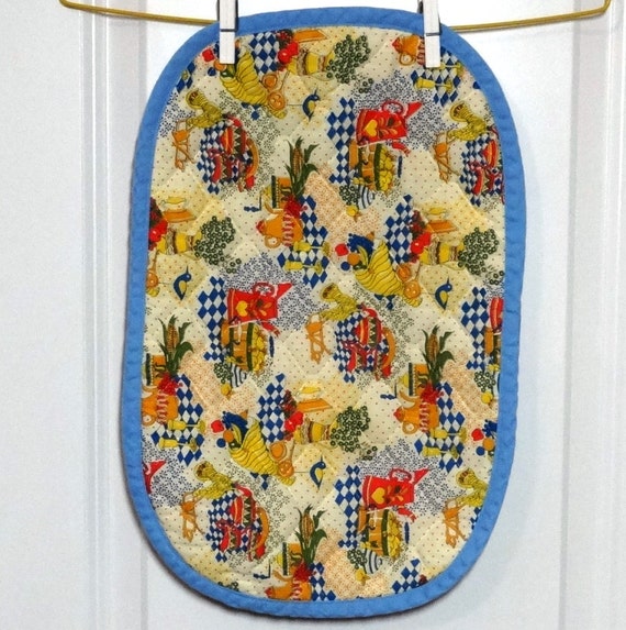 Set of 4 Vintage 1970s Quilted Placemats and 2 Chair Cushion