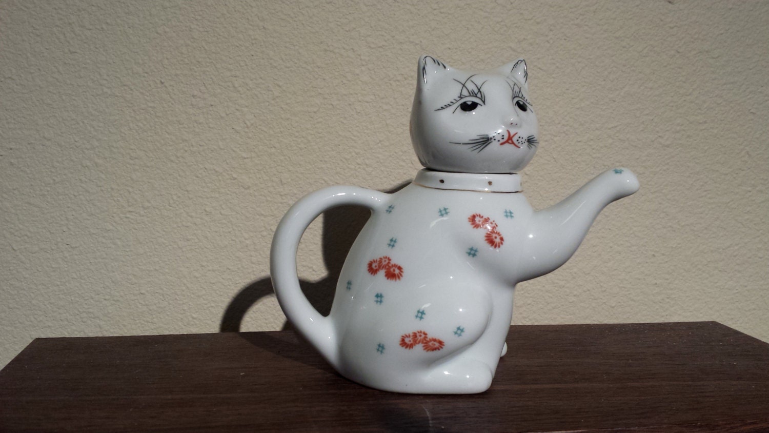 Vintage Chinese Porcelain CAT TEAPOT / 1991 Alberbe Price