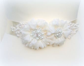 Bridal ivory sash, Floral sash, Flowers sash wedding Pearls sash, Romantic wedding accessories Lace