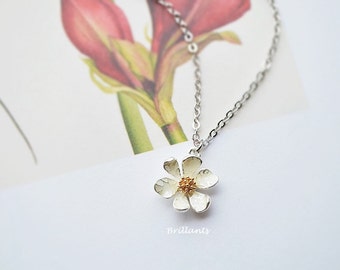 Daisy pendant necklace in silver, Daisy necklace, Everyday necklace, Wedding necklace, Bridesmaid gift