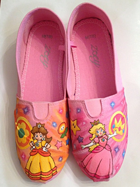 Items similar to Nintendo Princess Peach/Daisy Custom Painted Shoes ...