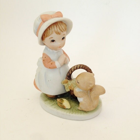 Lefton Thanksgiving Girl Praying ,Vintage  Lefton Pilgrim Girl