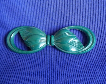 1930s belt buckle, early plastic belt buckle, plastic buckle, 1940s belt buckle, green bakelite buckle, buckle, cape buckle, vintage buckle